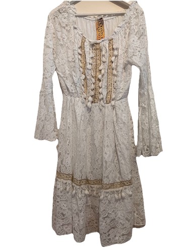 Weißes spitzenkleid mit - spitzenkleid,